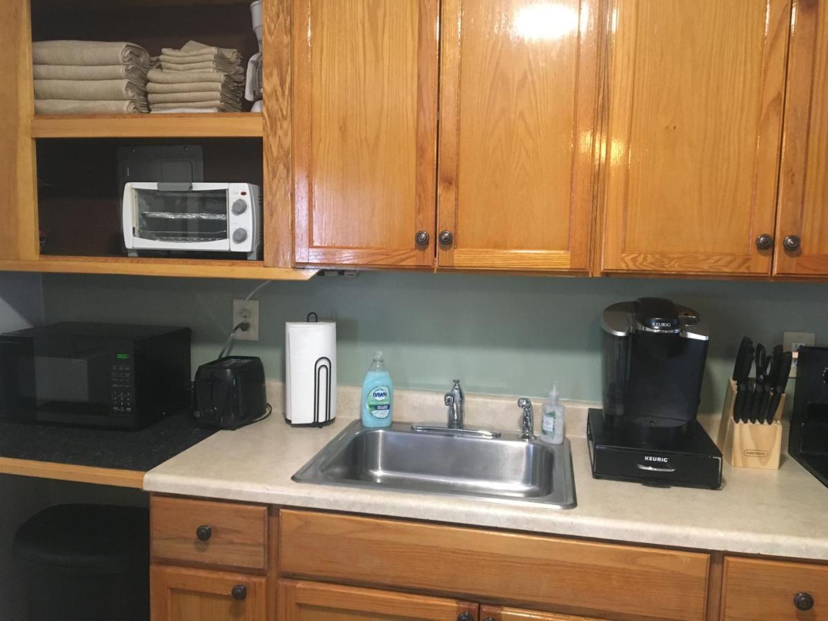 Home Away From Home, Recently Renovated North Troy Экстерьер фото