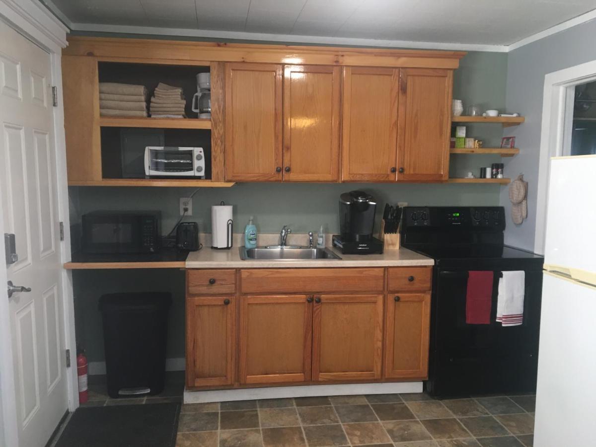 Home Away From Home, Recently Renovated North Troy Экстерьер фото