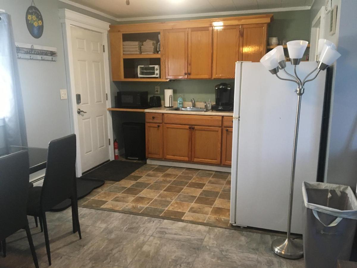 Home Away From Home, Recently Renovated North Troy Экстерьер фото