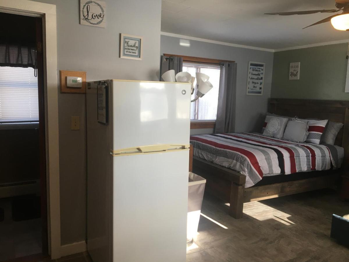 Home Away From Home, Recently Renovated North Troy Экстерьер фото