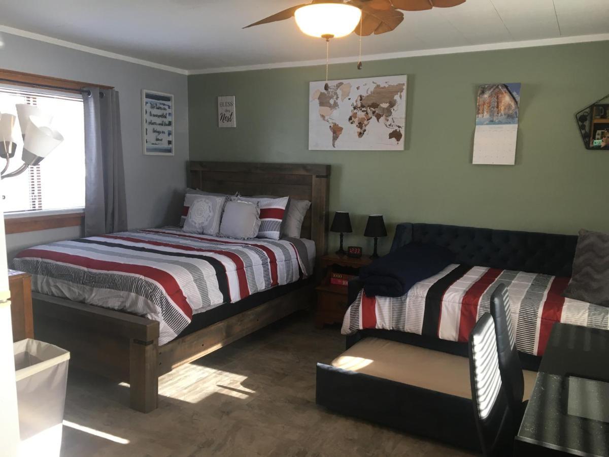 Home Away From Home, Recently Renovated North Troy Экстерьер фото