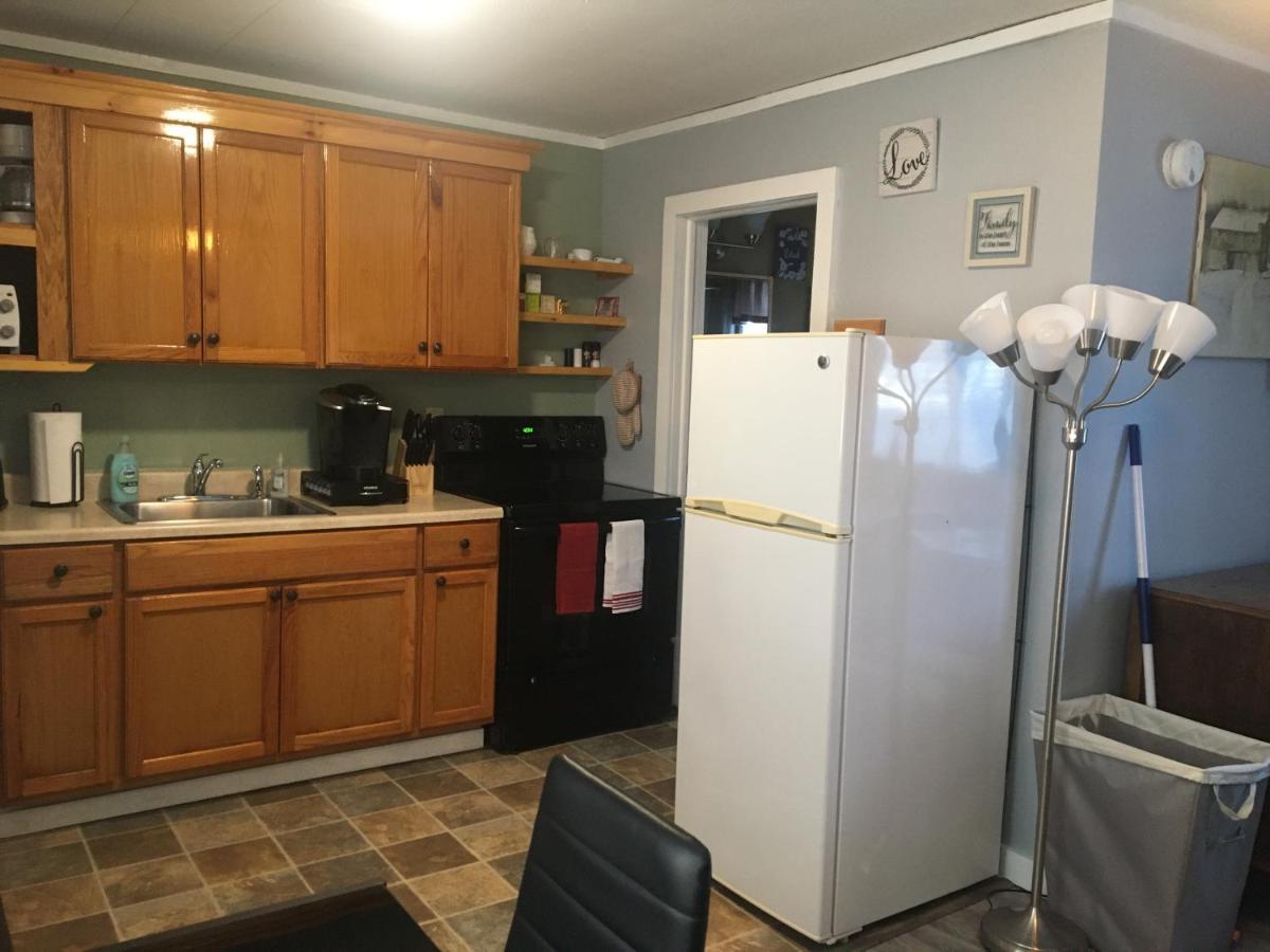 Home Away From Home, Recently Renovated North Troy Экстерьер фото
