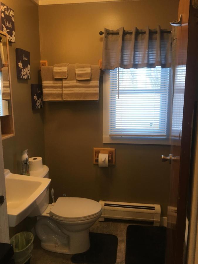 Home Away From Home, Recently Renovated North Troy Экстерьер фото