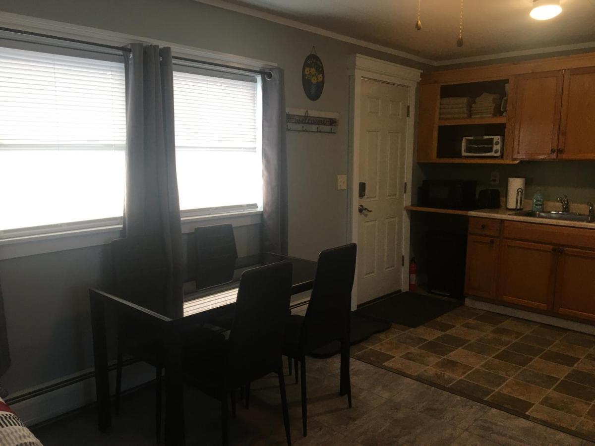 Home Away From Home, Recently Renovated North Troy Экстерьер фото