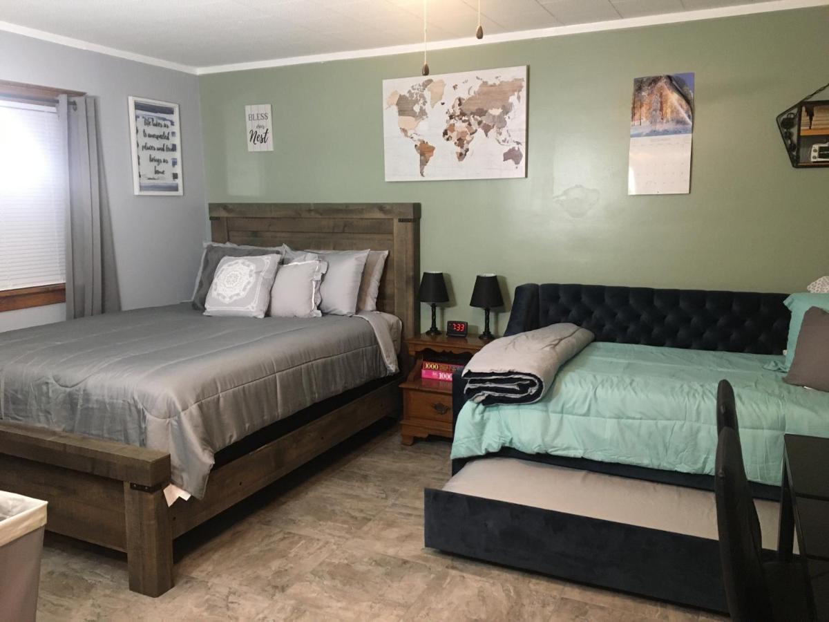 Home Away From Home, Recently Renovated North Troy Экстерьер фото