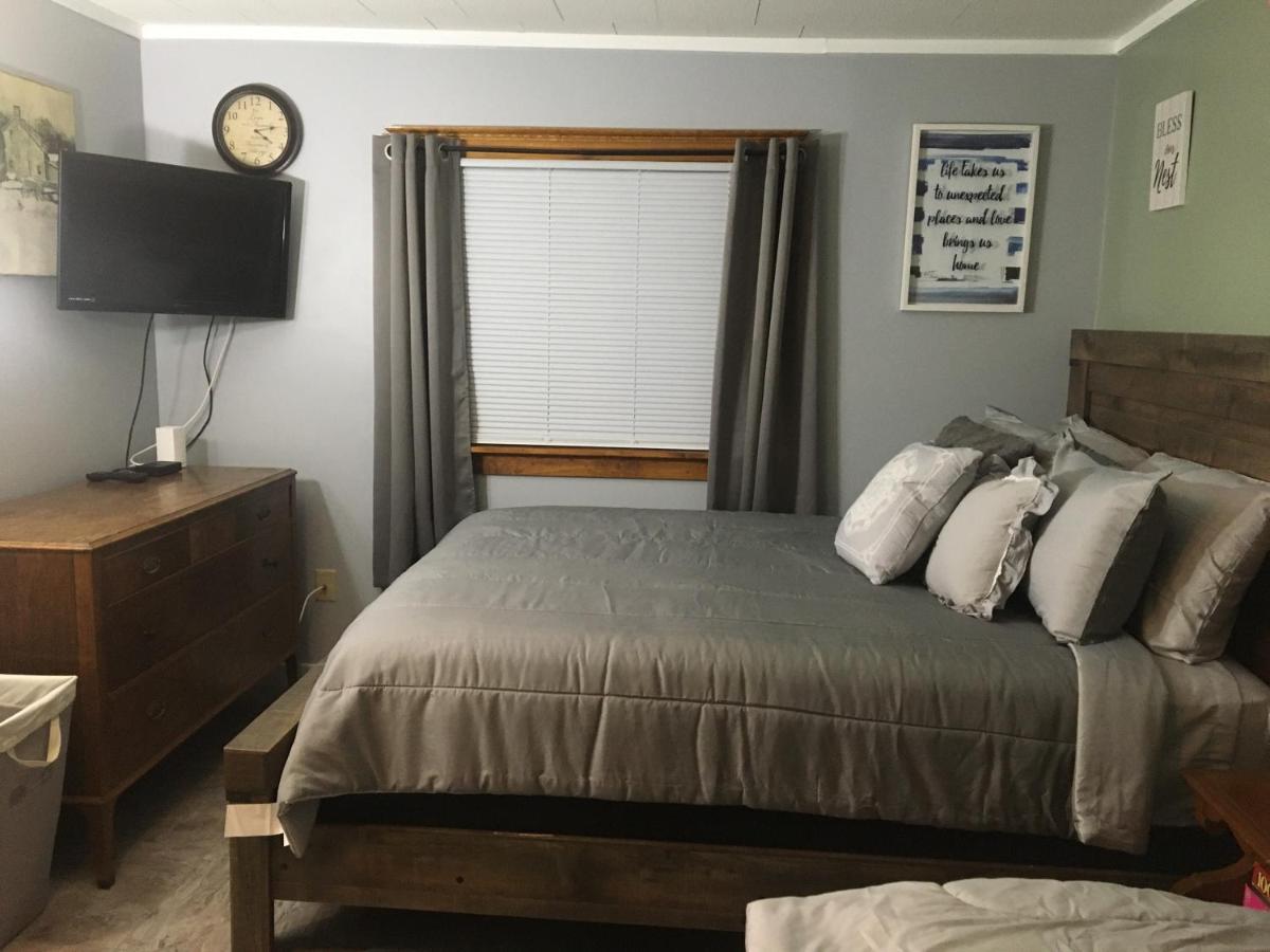 Home Away From Home, Recently Renovated North Troy Экстерьер фото