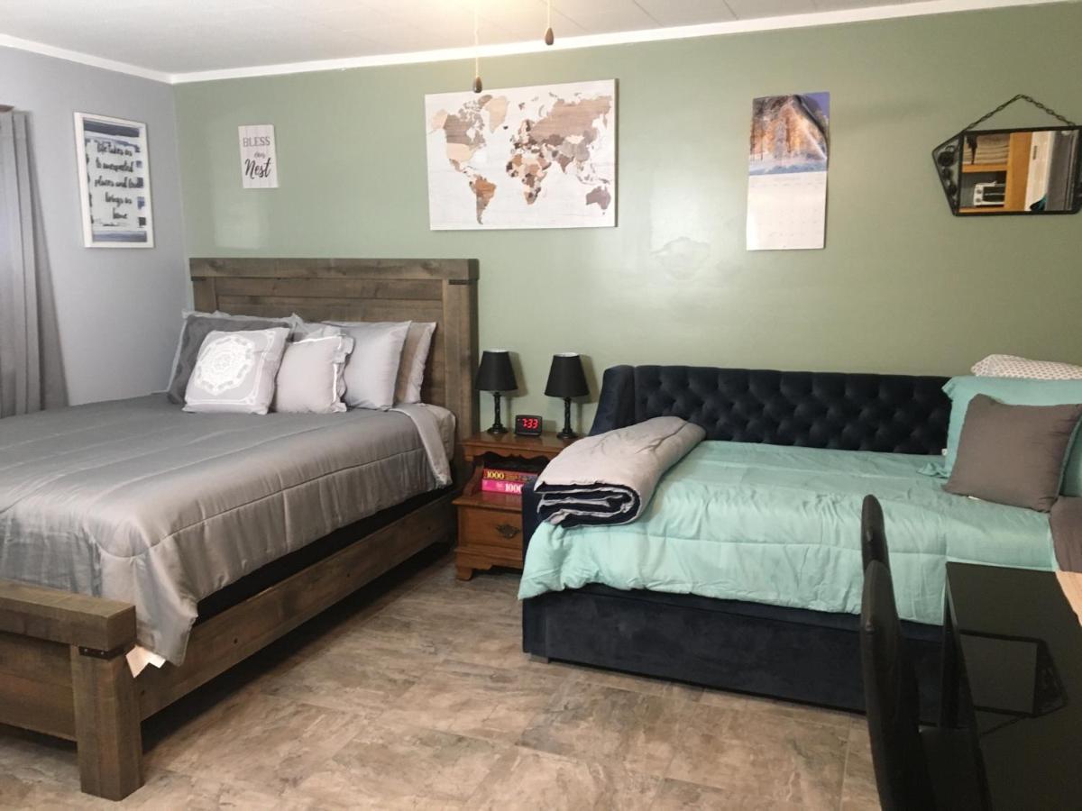 Home Away From Home, Recently Renovated North Troy Экстерьер фото