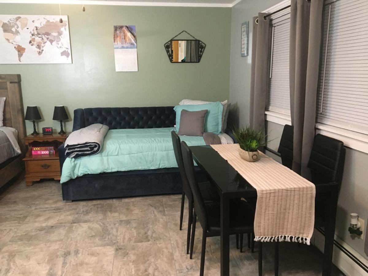 Home Away From Home, Recently Renovated North Troy Экстерьер фото